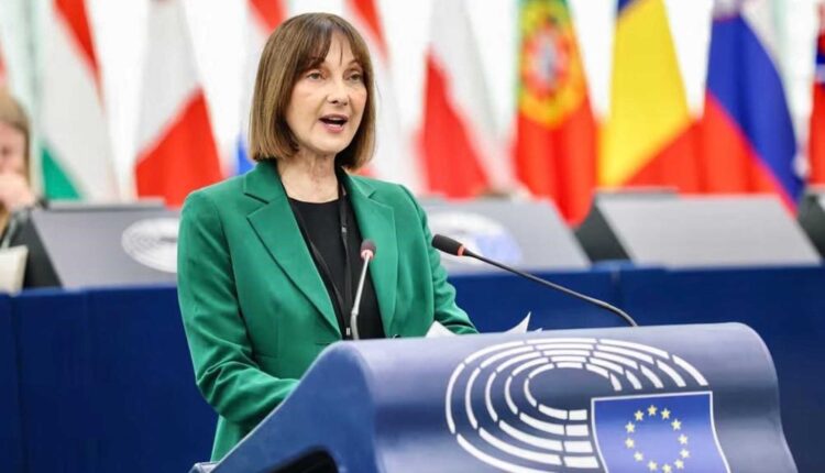 Έλενα Κουντουρά: Πίεση στην Ολομέλεια του ΕΚ για δωρεάν χειραποσκευές στις πτήσεις